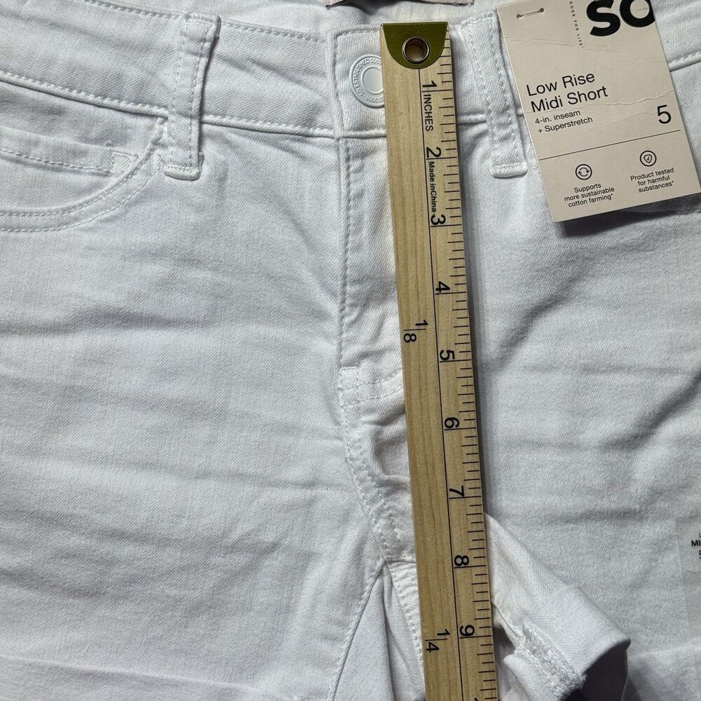 SO Womens 5 Low Rise Midi Shorts White Cuffed Stretch Denim Casual Summer NWT - Picture 10 of 11